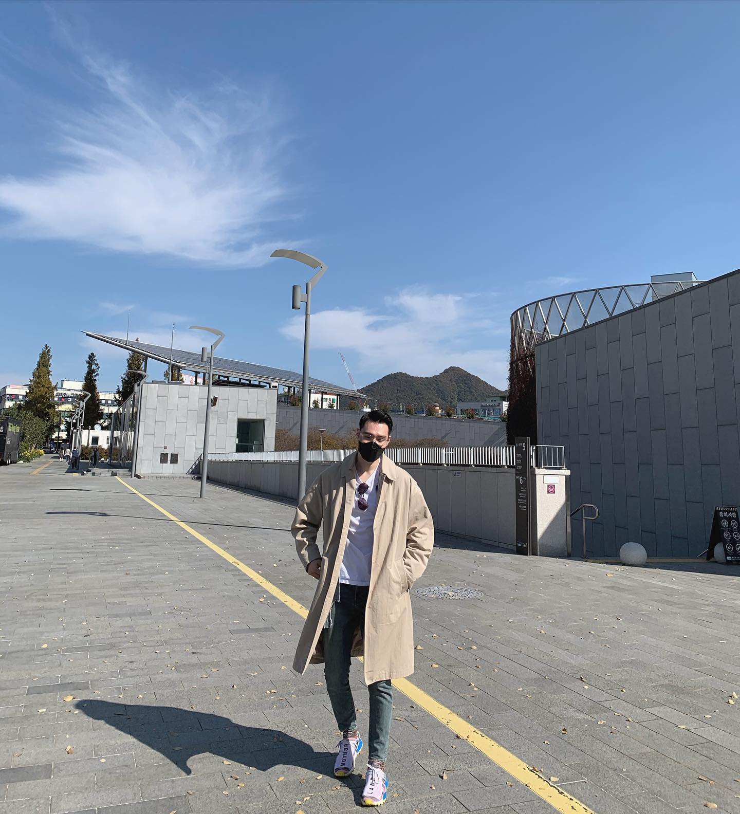 Instagram post by hongsoohyuk