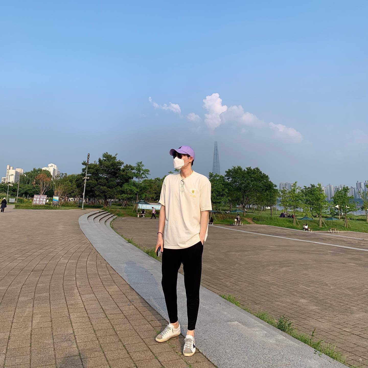 Instagram post by hongsoohyuk