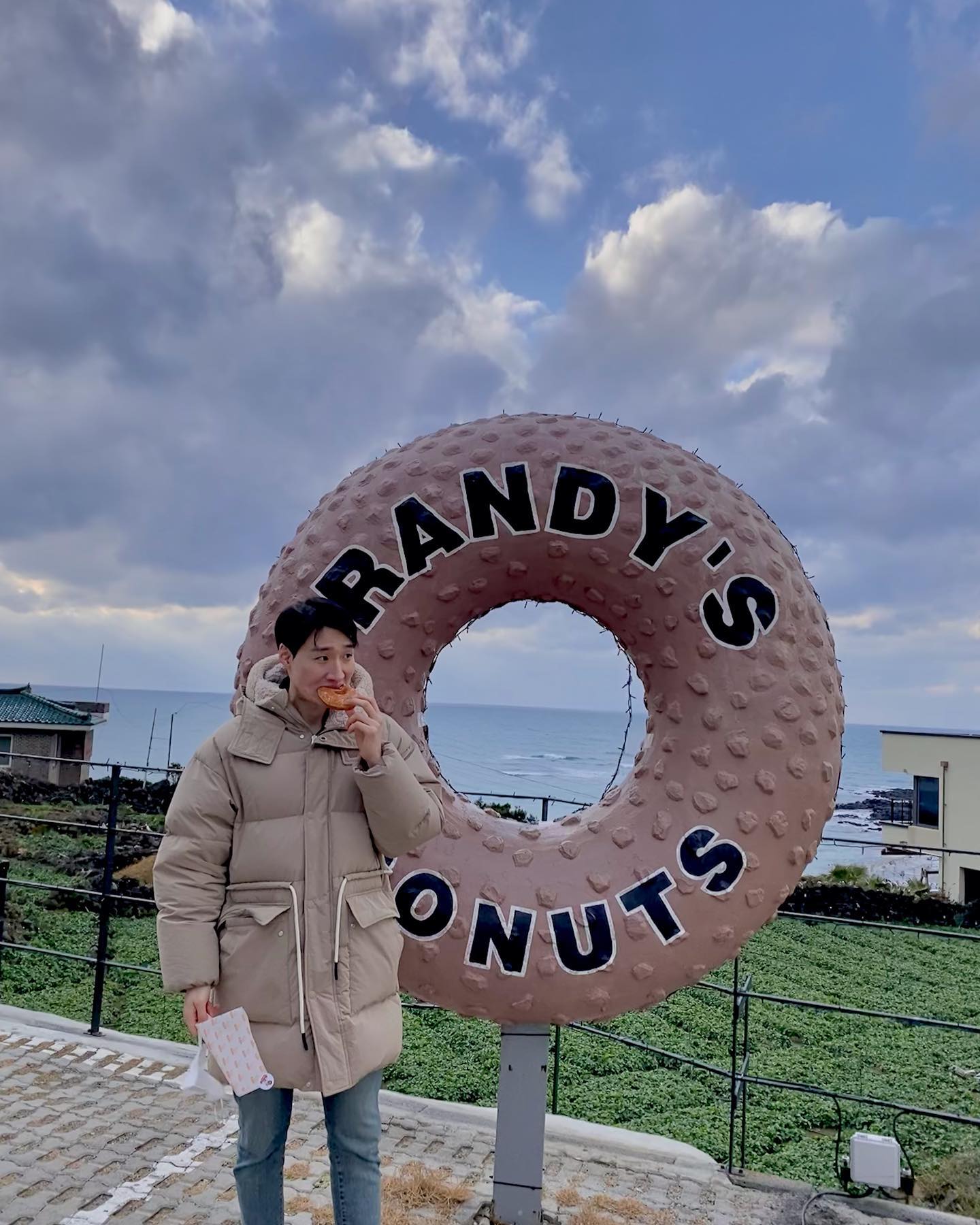 Instagram post by hongsoohyuk