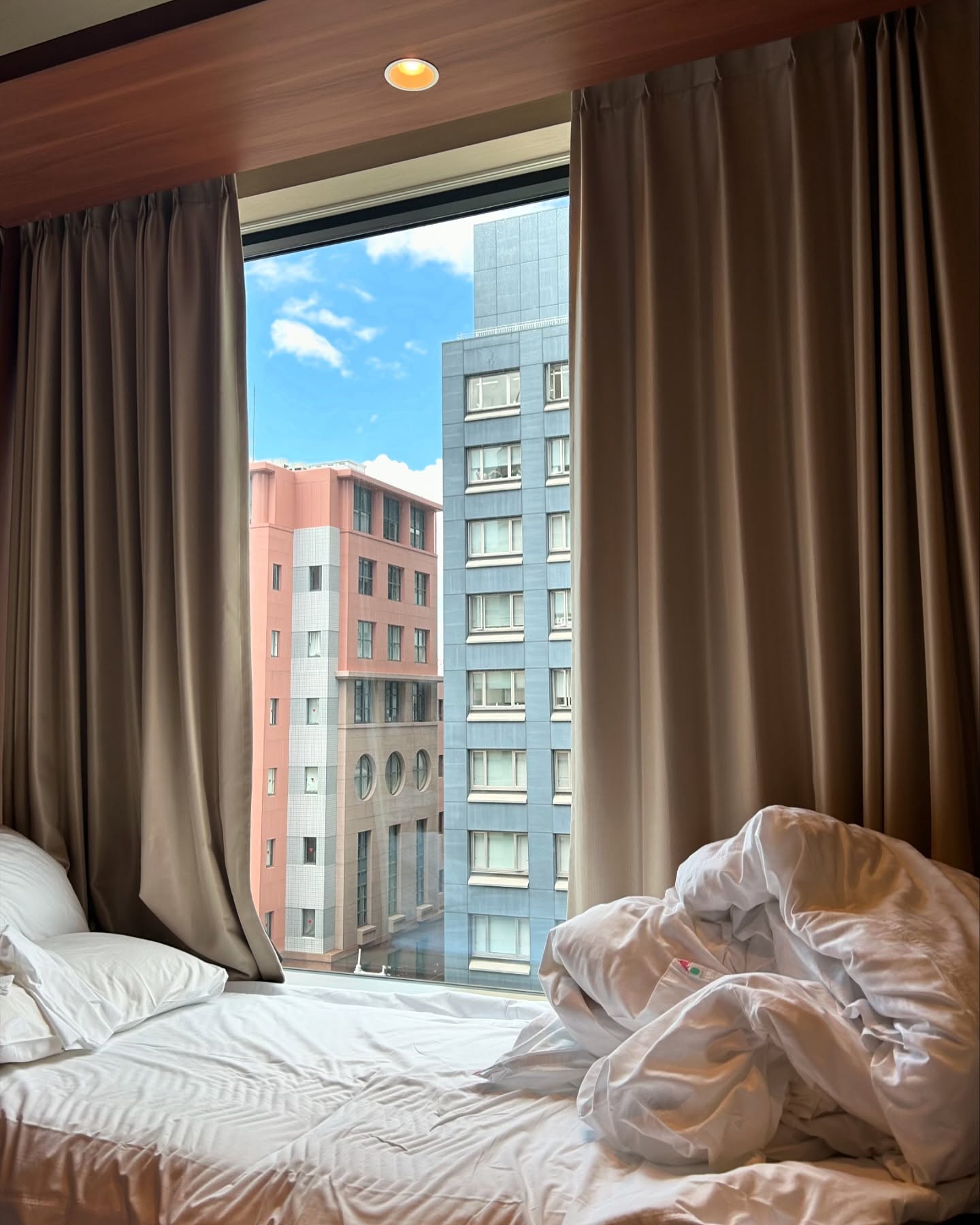 호텔 창문 옆 소파가 좋았던 오사카